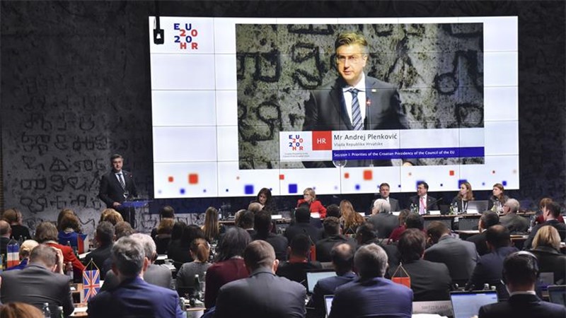 Snažna Europa u svijetu punom izazova–vizija našeg predsjedanja i način kako hrvatski građani doživljavaju članstvo u EU